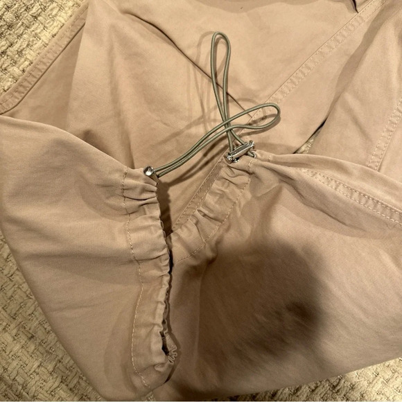 NWOT ZARA Women's Jogger Pants
Size small Beige Drawstring
Stretch Fabric - Picture 10 of 13